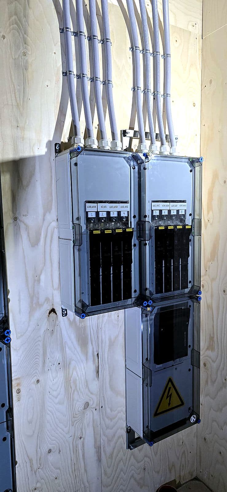 Detail van een verdeelkast installatie door YF Elektro